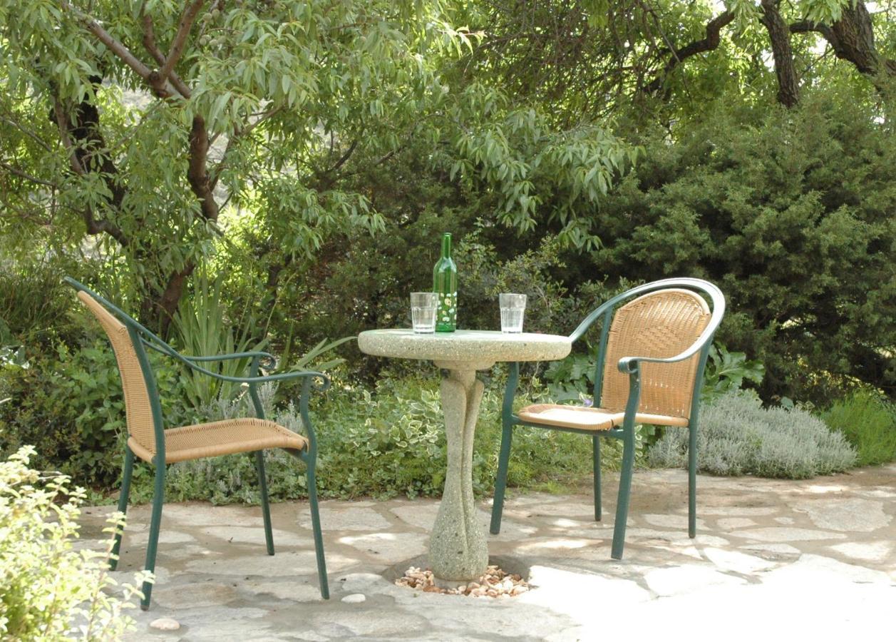 Pensjonat To The Garden Angairiá Zewnętrze zdjęcie