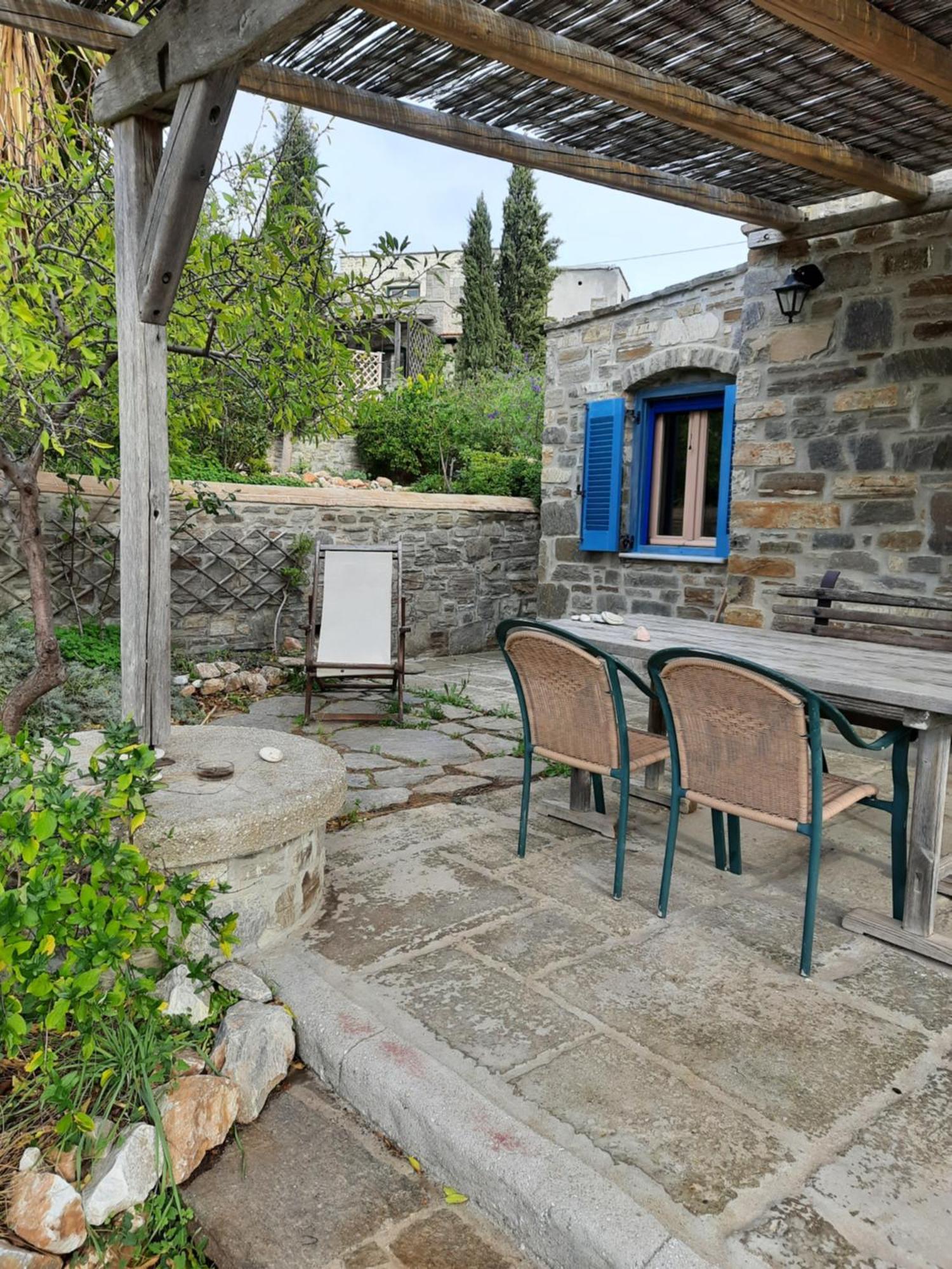 Pensjonat To The Garden Angairiá Zewnętrze zdjęcie