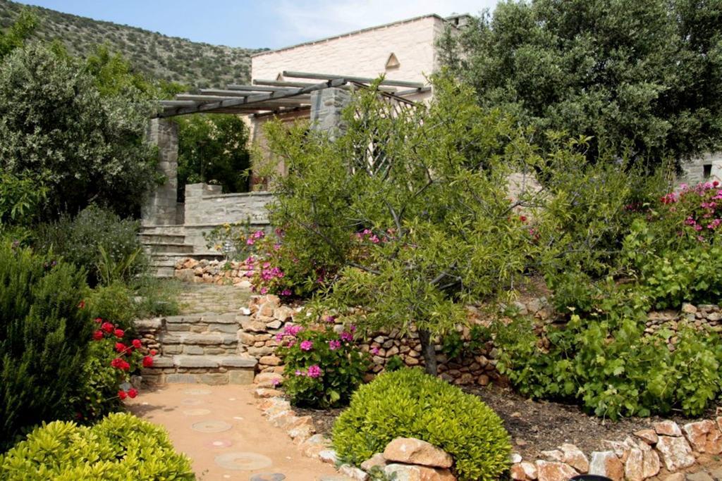 Pensjonat To The Garden Angairiá Zewnętrze zdjęcie