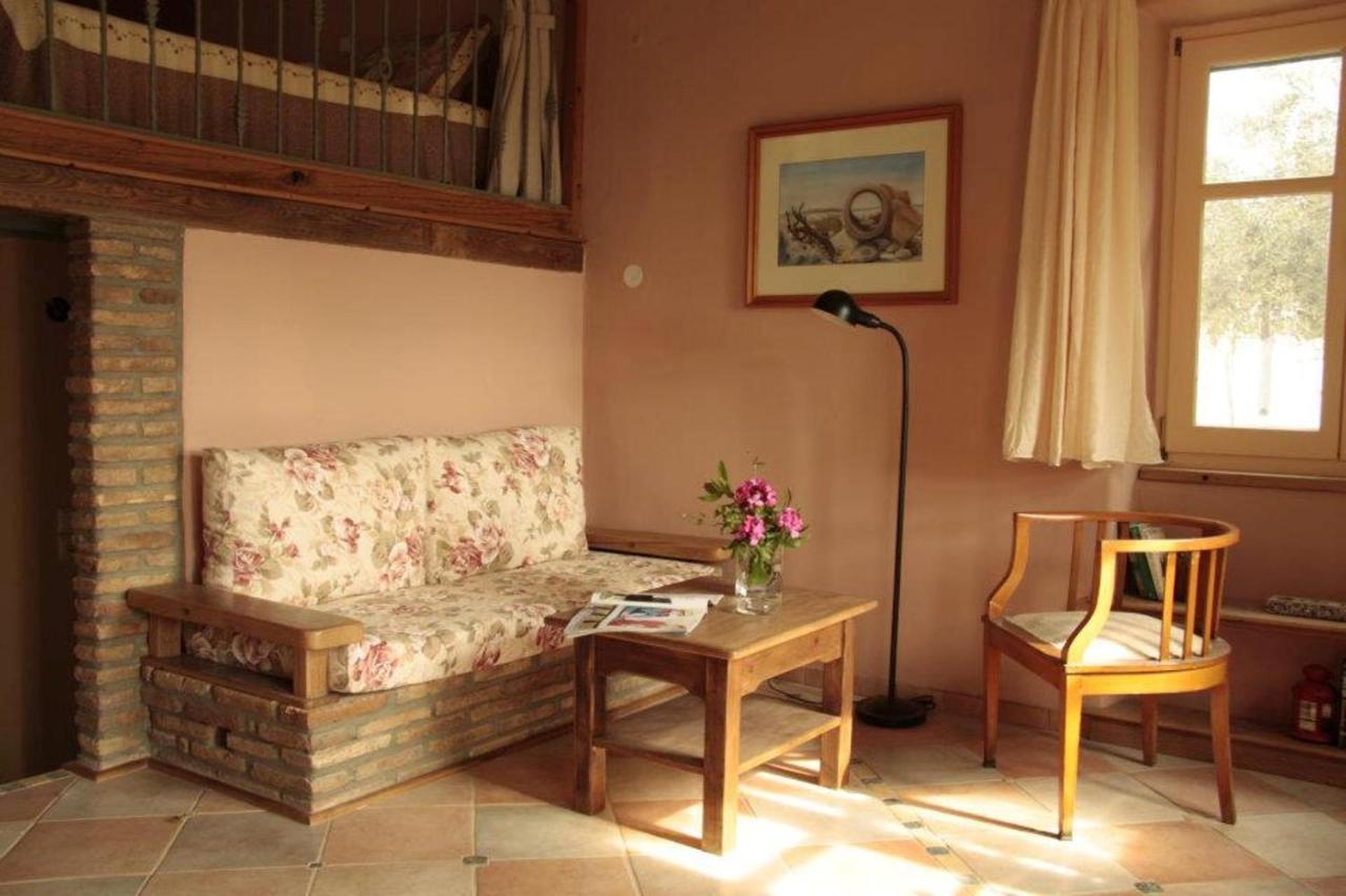Pensjonat To The Garden Angairiá Zewnętrze zdjęcie